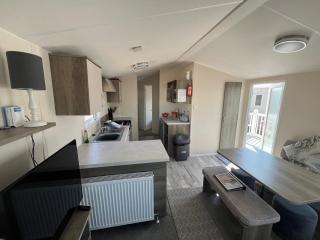 3 Bedroom Modern Caravan Sleeps up to 8 - Millom - 8