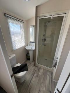 3 Bedroom Modern Caravan Sleeps up to 8 - Millom - 4