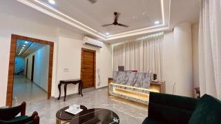 Hotel Yash Regency by JMD Group - 6