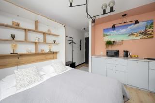 Pet-friendly Studio Apartment Batorego Warsaw by Noclegi Renters - 1