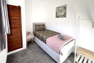 PLEASANT View Impressive Home In Stunning Rhondda Valley By Staystaycations - Pontypridd - 5