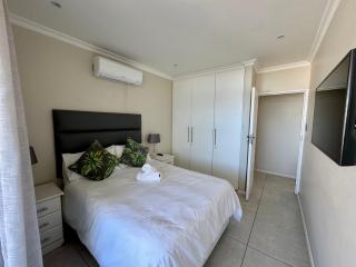 71 Sea Lodge Beachfront Apartment - Durban - 1