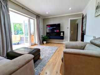 4 Bed 4 Bathroom Home - - 4
