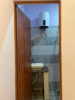Hotel Kedareswram - - 9