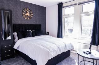 Sleek & Elegant - 2 Bed Apartment In Dartford Town - Parking - Dartford - 0