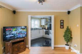 Swan Place, Comfortable & Central Home by Hostly - Reading - 7