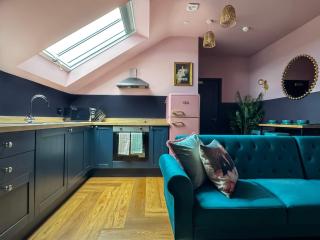 Art-Inspired Apartment in City - Barnard Castle - 8