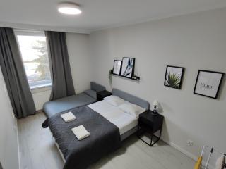 Home Office - 2-Bedroom Apartment Corpo-Stay in Kraków by Noclegi Renters - Cracovia - 3
