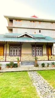 Tripoo Rhisum the premium Haapo retreat - Pelling - 2