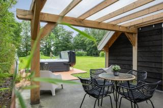 Luxurious nature stay in Friesland with jacuzzi - Veenklooster - 0