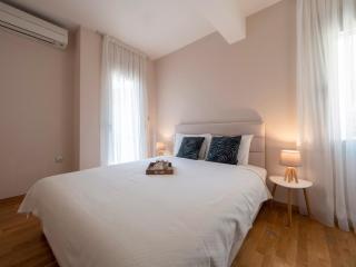 Tucked in 2br apt with terrace in Budva - 2
