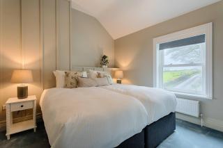 The Village House Restored 4BR 1850s Galway Cottage Near the Wild Atlantic Way - - 4