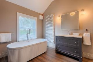 The Village House Restored 4BR 1850s Galway Cottage Near the Wild Atlantic Way - - 2