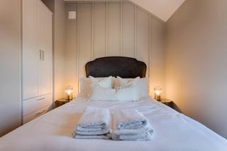 The Village House Restored 4BR 1850s Galway Cottage Near the Wild Atlantic Way - - 1