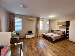 Cozy One-Bedroom Apartment near Burgas Sea Garden - Burgas - 5