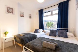 Elmhurst House Sleeps 8 Long Stays Free Wifi - Bristol - 1