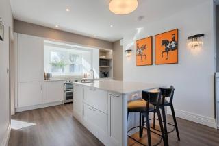 The Village House Restored 4BR 1850s Galway Cottage Near the Wild Atlantic Way - - 9