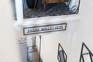 Spacious 4BR on Leafield Rd - 4