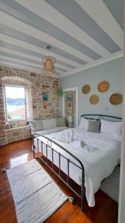 1836 Traditional House - 2