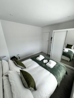 Spacious, cosy & stylish 3 Bed Home in Salford, near Trafford Park - Free Parking - 5