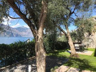 ROMANTICO APPARTAMENTO a CASSONE DI MALCESINE - 2