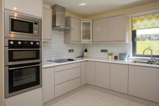 Lakeview Cottage - 1