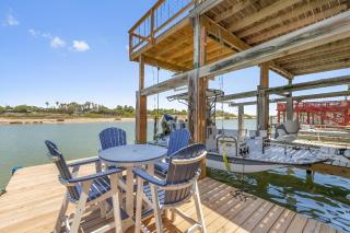 Waterfront Studio, Fishing Pier, Boat Slips, Pet Friendly - 2