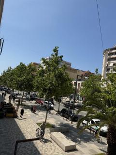 Heart of Vlore Walk to Beach - Vlorë - 1
