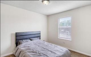 Modern 3BR Home Near Downtown - Houston - 1