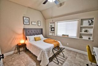 Waxahachie king bed 2PPL 10 min 2 DWNT & Medical Professionally Managed By Stay Albatross Furnished Rentals - Waxahachie - 4