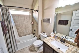 Waxahachie king bed 2PPL 10 min 2 DWNT & Medical Professionally Managed By Stay Albatross Furnished Rentals - Waxahachie - 8