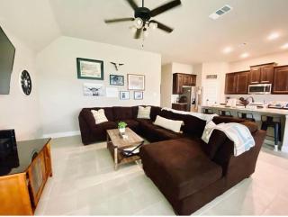 Waxahachie king bed 2PPL 10 min 2 DWNT & Medical Professionally Managed By Stay Albatross Furnished Rentals - Waxahachie - 9