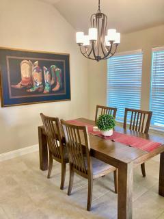 Waxahachie king bed 2PPL 10 min 2 DWNT & Medical Professionally Managed By Stay Albatross Furnished Rentals - Waxahachie - 7