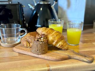 Chic Marylebone Village w Premium Mattress and 55 inch TV, by The Design Traveller - 1