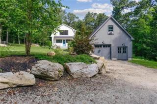 Modern 3b3b Country House and Barn on quiet road - 2