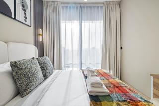 Luxury 1BR JVC Pool & Balcony by Circle Mall - 5