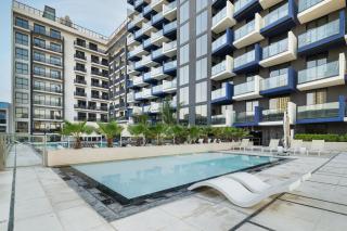 Luxury 1br Jvc Pool & Balcony By Circle Mall - 9