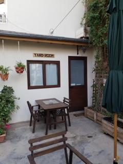 Yard room with private entrance - Lanarka - 1