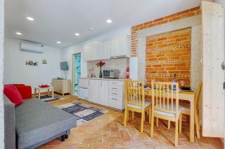 Homey Haven with a Rustic Charm - Lissabon - 6