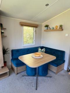 3 Bedroom Caravan with Decking at Newquay Bay Resort - Porth - 5