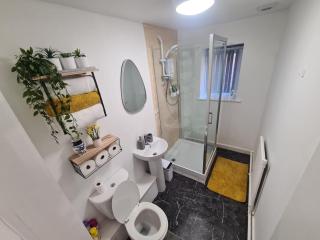 Furnished 1Br with Free Parking and WiFi Liverpool - Liverpool - 9