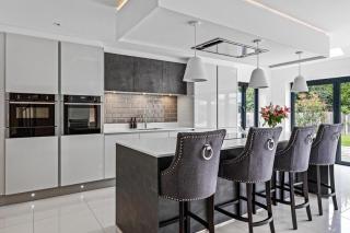 Beautiful Gated 6 Bedroom Home - Nazeing - 3