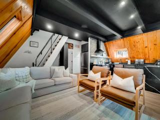 Modern Luxurious A-Frame - Playground - Pine - 9