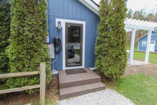 Bluestar Cottage - Hot Tub Pergola and Fire pit - Saugatuck - 5