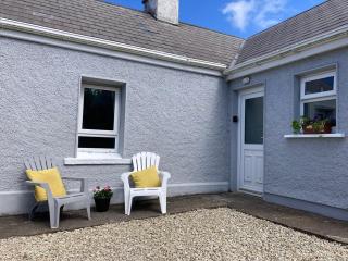 Annie's Cottage On The Corner - - 9