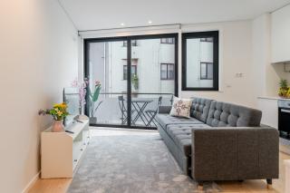 HostWise Cozy Studio with Balcony and Garage - 9