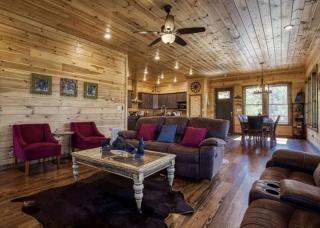 Timber Log Cabin Hot Tub,Pool Table Games MORE - Gatlinburg - 3