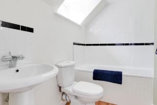 Cosy 3 bedroom house with Free parking and WiFi - - 1