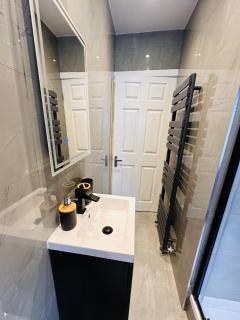 -R2- Newly Renovated Private Room with own Kitchenette in a shared house in Birmingham B29 - Birmingham - 5