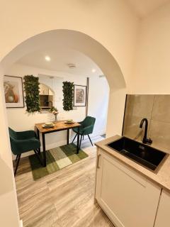 -R2- Newly Renovated Private Room with own Kitchenette in a shared house in Birmingham B29 - Birmingham - 3